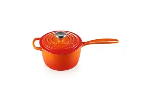 Le Creuset Signature Stielkasserolle aus Gusseisen, Ofenrot