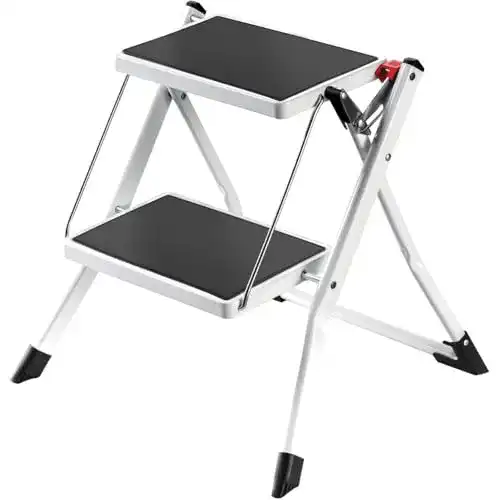 Trittleiter mit 2 Stufen von MSV, klappbar und belastbar bis 150 kg