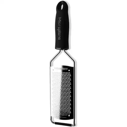 Microplane Küchenzester für Hartkäse und Zitrusfrüchte