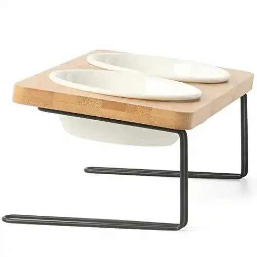 Ergonomischer Katzennapf Fukumaru mit 15° Neigung und Bambushalterung
