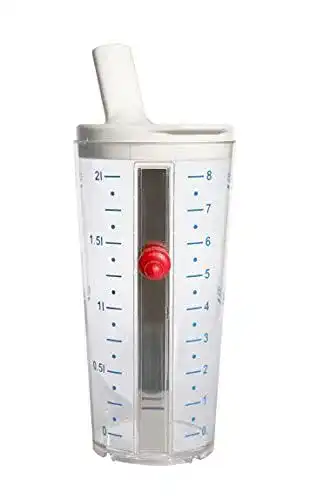 Schnabeltasse für Senioren mit Stellmagnet zur Unterstützung der Flüssigkeitsaufnahme