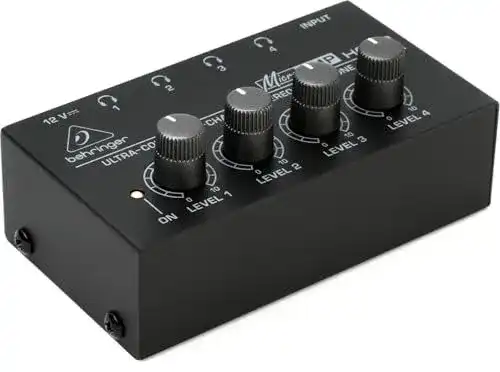 Kopfhörerverstärker Behringer HA400 mit 4 Kanälen und Stereo-Funktion