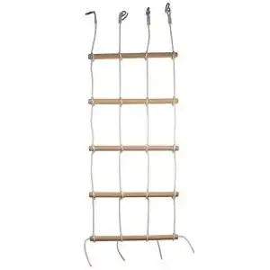 Kletternetz für Kletterwände mit stabilen Seilen und Holzstangen