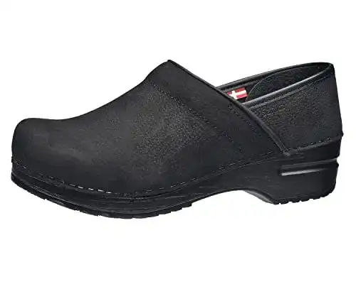 Clogs Schuhe Sanita Professional in geschlossenem Design aus geöltem Leder