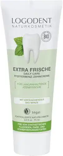 Vegane Zahnpasta Logona Naturkosmetik mit Bio-Kamille und Pfefferminzöl