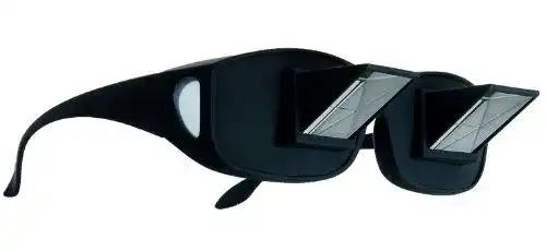 Prisma-Brille von Kobert Goods für entspanntes Lesen und Fernsehen
