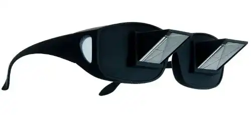 Prisma-Brille von Kobert Goods für entspanntes Lesen und Fernsehen