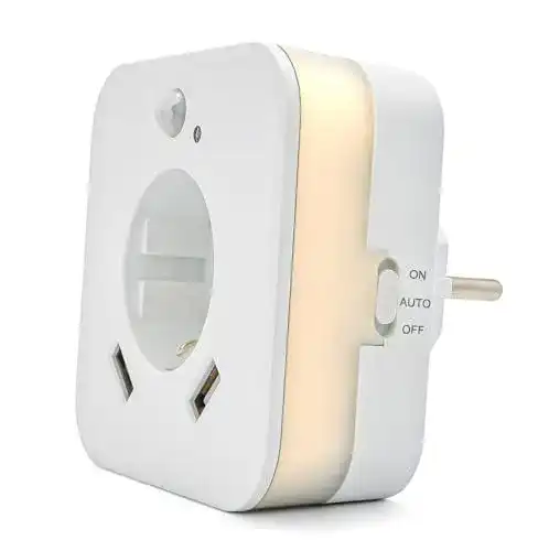 Nachtlicht mit Bewegungsmelder und Steckdose, LED, automatischer Lichtsensor