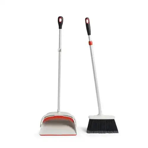 Kehrgarnitur OXO Good Grips Large Sweep Set mit verlängerbarem Besen