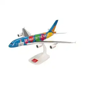 Herpa Snap-Fit Modellflugzeug Emirates Airbus A380 im Maßstab 1:250
