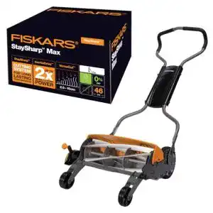 Fiskars Spindelmäher für präzises Rasenmähen