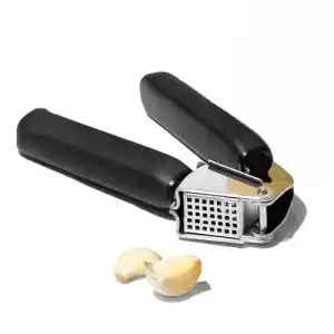 Knoblauchpresse von OXO Good Grips im Vergleich