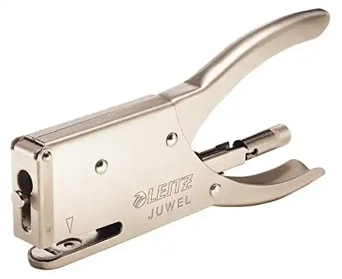 Heftzange Leitz Juwel für bis zu 12 Blatt mit ergonomischem Design