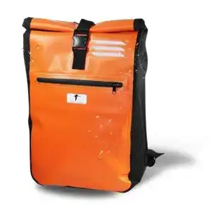 Wasserdichter Kurierrucksack Red Loon aus LKW-Plane
