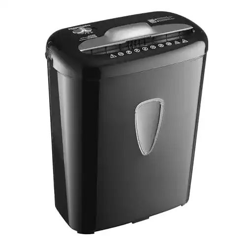 Aktenvernichter Sicherheitsstufe 5 von Amazon Basics im Mikroschnitt