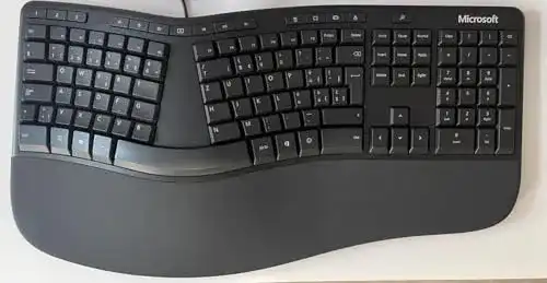 Microsoft Ergonomische Tastatur mit Handballenauflage und USB-Anschluss