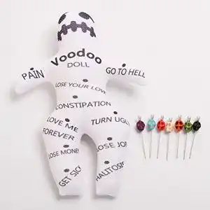 Voodoo-Puppe Blessume mit 7 farbigen Schädelstiften