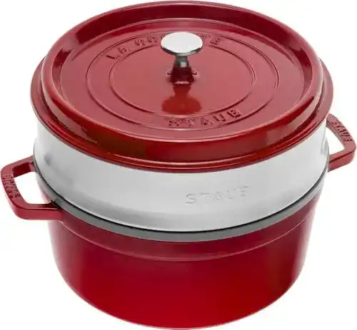 Staub Gusseisen Bräter mit Dämpfeinsatz 26 cm, 5,2 L, Kirschrot