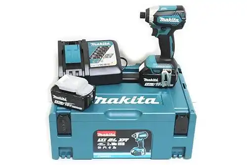 Makita Schlagschrauber mit Akkus und Ladegerät im Makpac