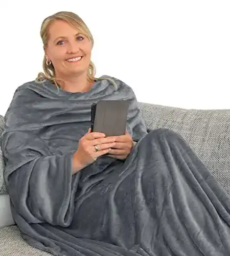 Decke mit Ärmeln von L.E.M.B. Hometrends für Fernsehen und Entspannung