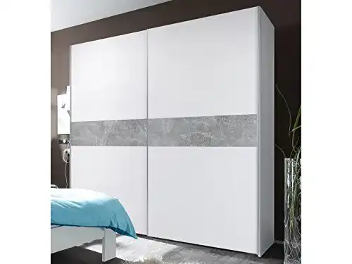 Schwebetürenschrank von möbelando mit großzügigem Stauraum