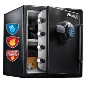 Feuerfester und wasserdichter Tresor mit Zahlencode von Master Lock