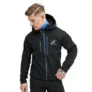 Outdoor-Jacken für Herren: RevolutionRace Hiball Jacket im Vergleich