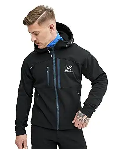 Outdoor-Jacken für Herren: RevolutionRace Hiball Jacket im Vergleich