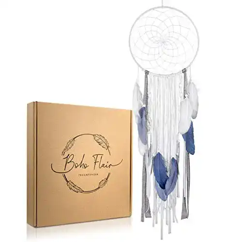 Traumfänger im Boho Stil mit Federn und Perlen, Wanddeko für Zuhause