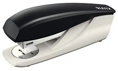 Tacker Leitz NeXXt aus Metall für bis zu 30 Blatt, ergonomisch