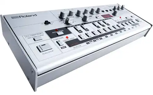 Roland TB-03 Boutique Bass Line Synthesizer im Vergleich