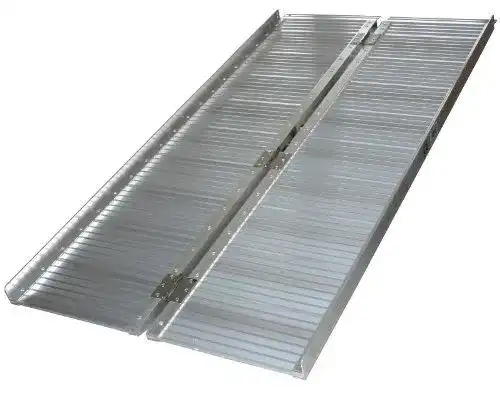 Klappbare Alurampe für Rollstühle mit robustem Design