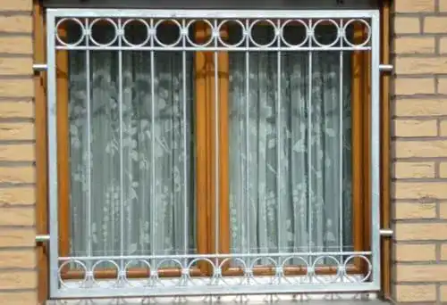 Fenstergitter Gabella aus Schmiedeeisen als Einbruchschutz