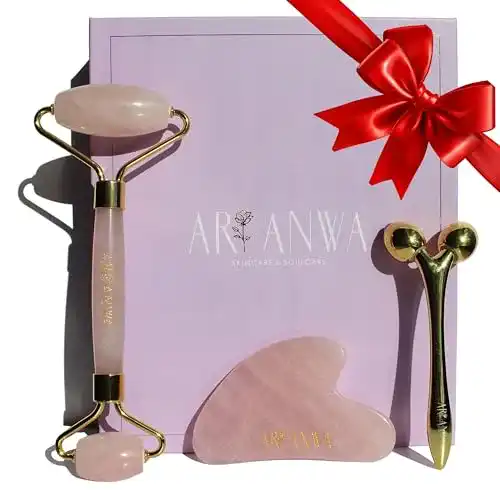 Rosenquarz-Roller und Gua Sha Set von Ari Anwa Skincare