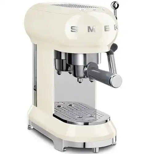 Siebträgermaschine Smeg ECF01CREU Manual Espresso im Retro-Design