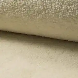 Plüschstoff für Nähprojekte aus Baumwolle und Polyester