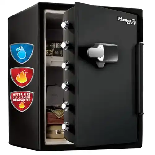 Feuerfester und wasserdichter Tresor mit Zahlencode von Master Lock