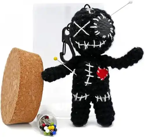 Voodoo-Puppe Dakita im Glas 10 cm handgemacht mit Nadeln