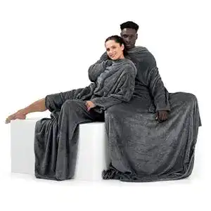 Kuscheldecke mit Ärmeln von DecoKing für Frauen und Männer