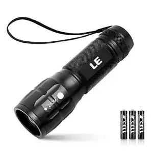 Mini LED Taschenlampe LE1000 von Lighting EVER Kompakt und robust
