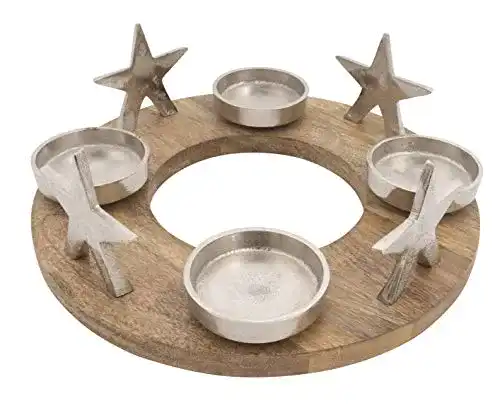 Adventskranz aus Holz mit Kerzenhaltern für die Weihnachtszeit