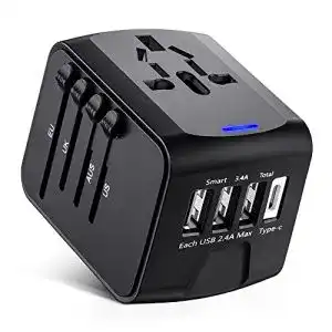 Reiseadapter für weltweiten Einsatz mit USB-Anschlüssen und AC-Buchse