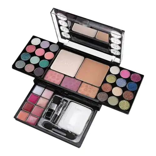 Schminkkoffer von ZMILE Cosmetics mit Lidschatten und Lipgloss
