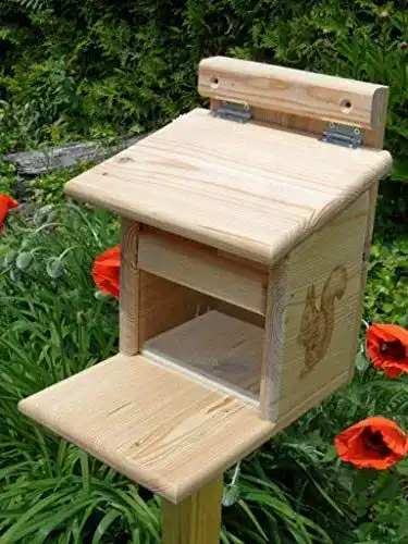 Eichhörnchen Futterhaus aus Lärchenholz von Arbrikadrex in Bayern