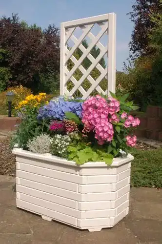 Blumenkasten mit Rankgitter aus Holz für den Garten