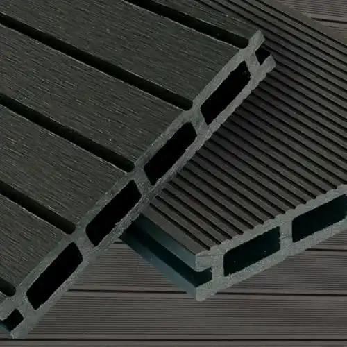 WPC Terrassendielen Basic Line für stilvolle Außenbereiche