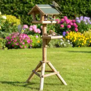 Vogelhaus mit Ständer von Zooprinz Stabiles und wetterfestes Modell