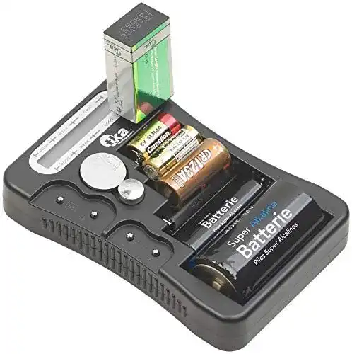 Digitaler Batterietester von tka Köbele Akkutechnik für verschiedene Batterien