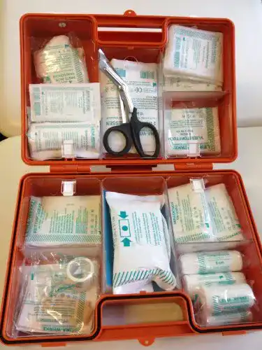 Erste Hilfe Koffer Leina-Werke mit Wandmontage für betriebliche Anwendungen