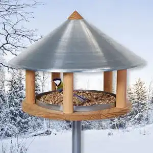 Vogelhaus aus Holz von Voss.garden mit Metallständer und Dach